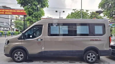 16-seat van exterior side view