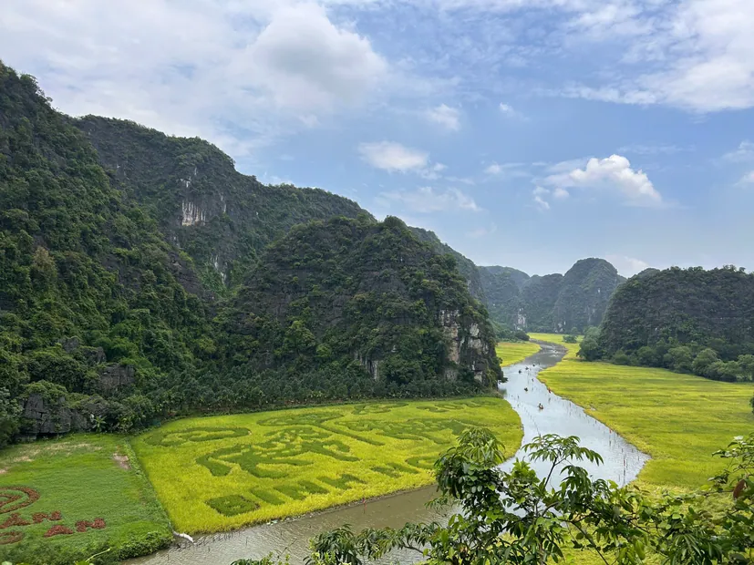 Tam Cốc boat ride